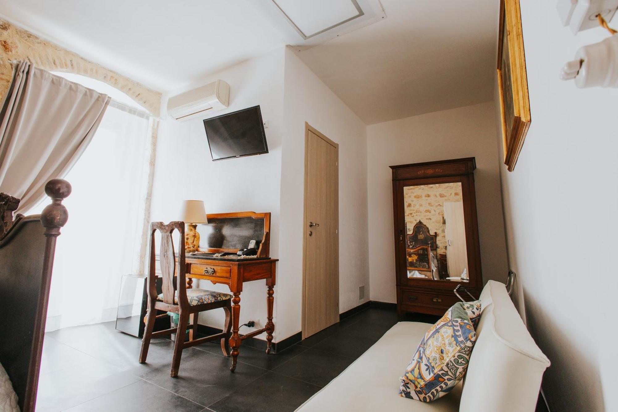 Cosi Priziusi Bed & Breakfast Vizzini Luaran gambar